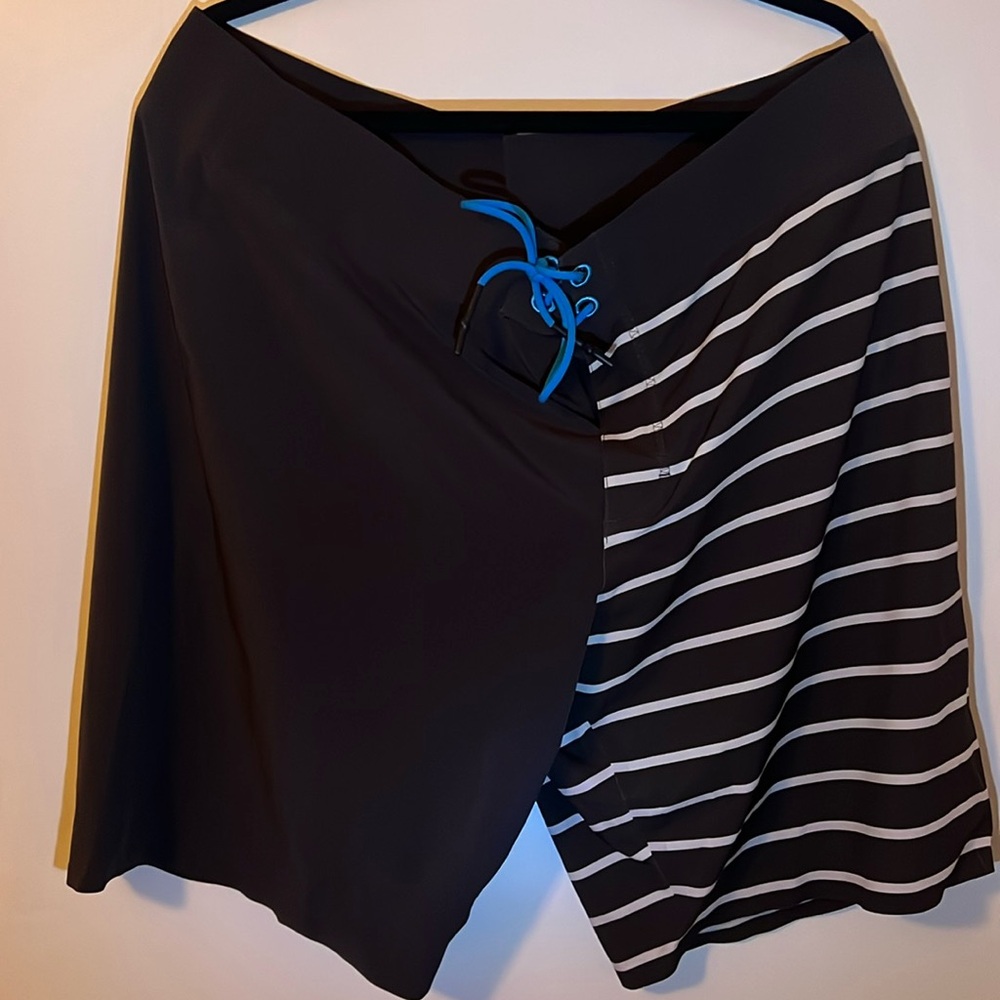 Lululemon board short in size 40